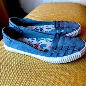 Blowfish flat slip on shoes. Gently worn.